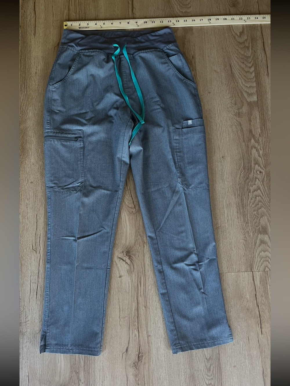 FIGS Technical Collection Scrub Pants Gray Women’s Small Petite S/P EUC